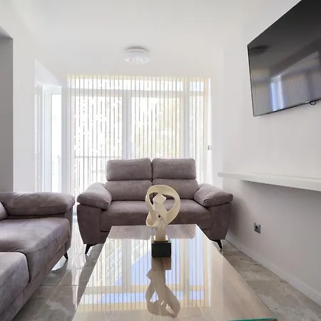 Stylish Apartment *